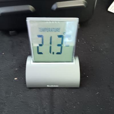 ELECTRIC HEATER, DESK LAMP, WOODEN ORGANIZER AND A CLOCK