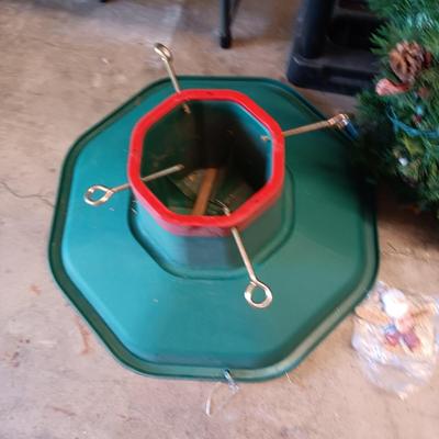 CHRISTMAS DECORATIONS & TREE STAND PLUS A VALENTINES WREATH