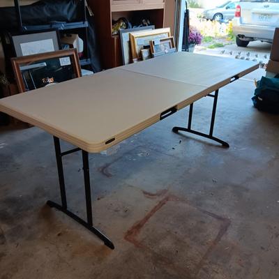 6 FOOT LIFETIME FOLDING TABLE