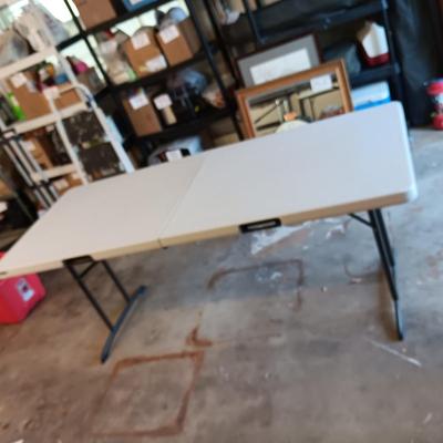 6 FOOT LIFETIME FOLDING TABLE