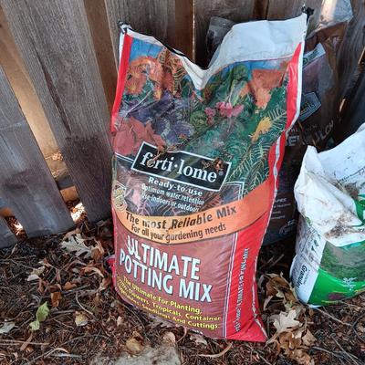 GARDEN CART, BAG OF FERTILIZER, TOPSOIL AND BARK (HOSE NOT INCLUDED)