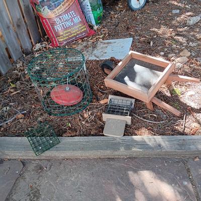 VARIOUS BIRD FEEDERS