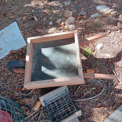 VARIOUS BIRD FEEDERS
