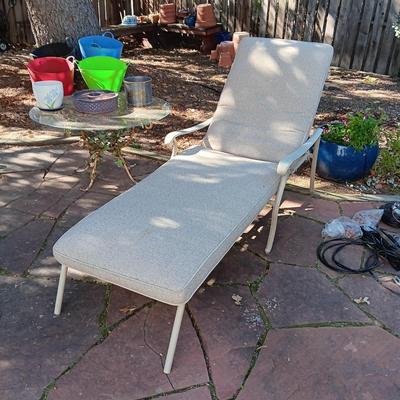 NICE ADJUSTABLE LOUNGE CHAIR WITH A LIKE NEW CUSHION
