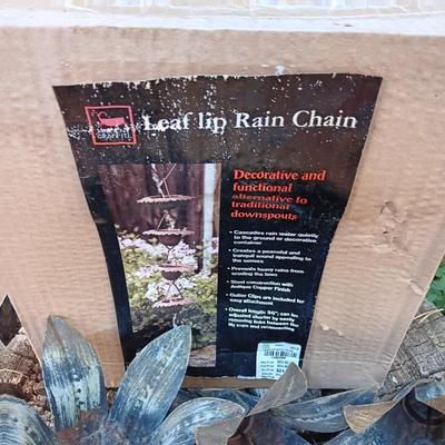 LEAF LIP RAIN CHAIN
