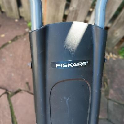 LIKE NEW FISKARS PUSH MOWER