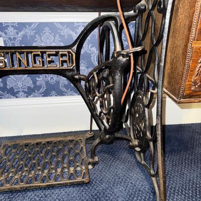 Sale Photo Thumbnail #485: UP23-antique Singer sewing machine