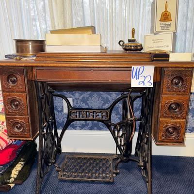 Sale Photo Thumbnail #483: UP23-antique Singer sewing machine