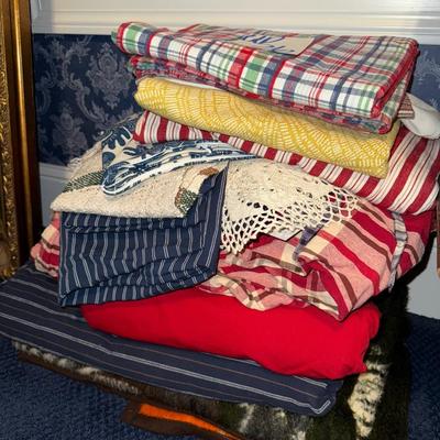 Sale Photo Thumbnail #497: UP26-various linens