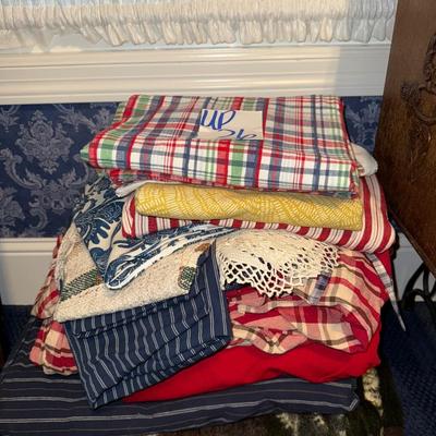 Sale Photo Thumbnail #501: UP26-various linens