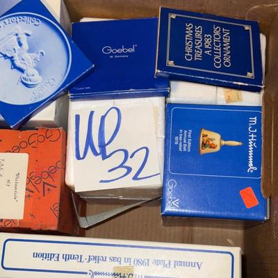 Sale Photo Thumbnail #521: UP32-box of miscellaneous collectibles