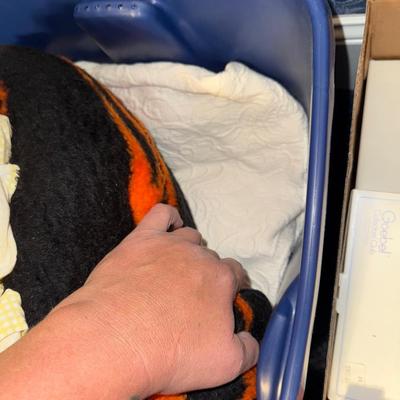 Sale Photo Thumbnail #528: UP34-Tote of blankets