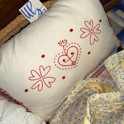 Sale Photo Thumbnail #532: UP35-wicker bassinet With pillows and blankets
