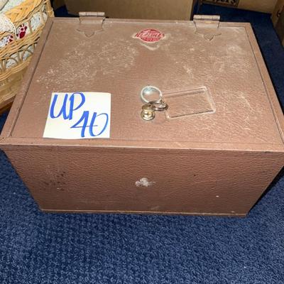 Sale Photo Thumbnail #551: UP40-Safe with Key