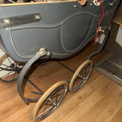 Sale Photo Thumbnail #556: UP41-antique buggy with fake flowers