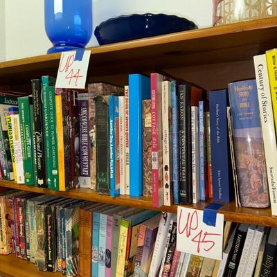 Sale Photo Thumbnail #566: UP45-Books