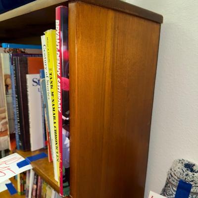 Sale Photo Thumbnail #585: UP50-wooden bookshelf

This lot is for the shelf only – not the contents