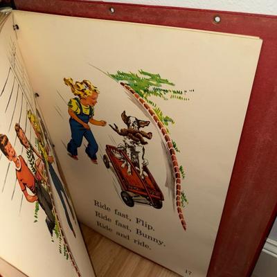 Sale Photo Thumbnail #587: UP51-large children’s book

Phenomenal images!