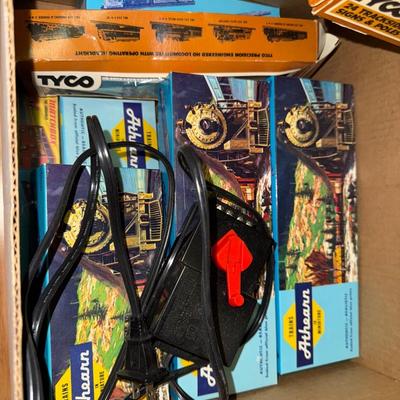 Sale Photo Thumbnail #591: UP52-box of trains/accessories