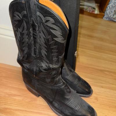 Sale Photo Thumbnail #594: UP53-pool stick in case and cowboy boots