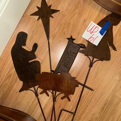 Sale Photo Thumbnail #607: UP61-Metal yard nativity plus extra