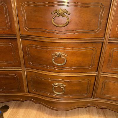 Sale Photo Thumbnail #618: UP66-Beautiful dresser

This lot is for the dresser only, not the items on the top surface