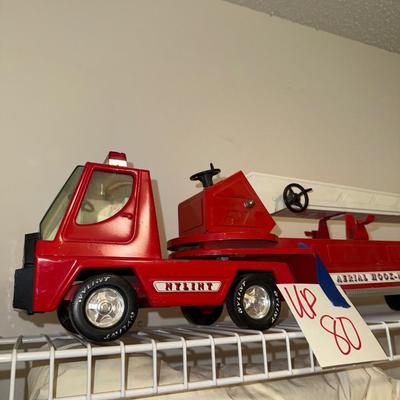 Sale Photo Thumbnail #658: UP80-toy fire engine