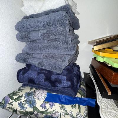 Sale Photo Thumbnail #669: UP85-towels and frames