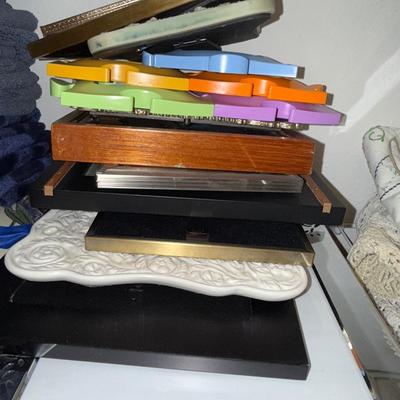 Sale Photo Thumbnail #670: UP85-towels and frames