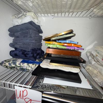 Sale Photo Thumbnail #668: UP85-towels and frames