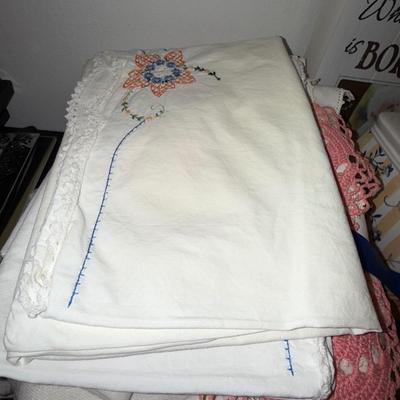 Sale Photo Thumbnail #672: UP86-linens plus miscellaneous