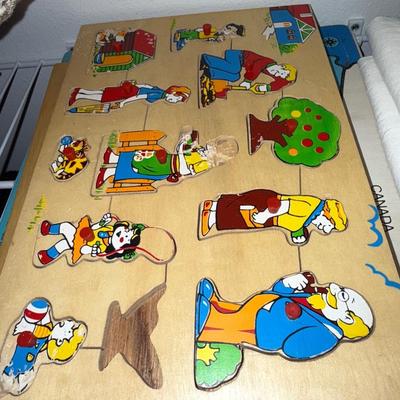 Sale Photo Thumbnail #683: UP88-wooden board puzzles