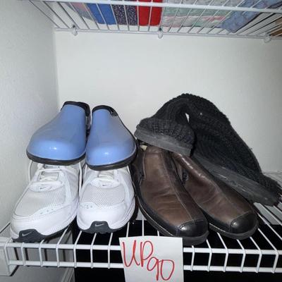 Sale Photo Thumbnail #693: UP90-Women’s shoe lot