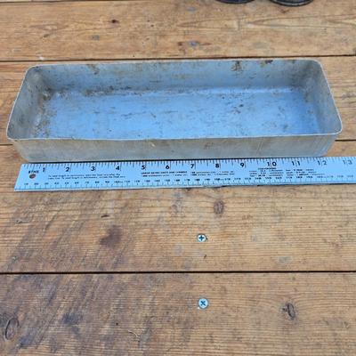 Three vintage metal oil cans with spouts and a metal tray