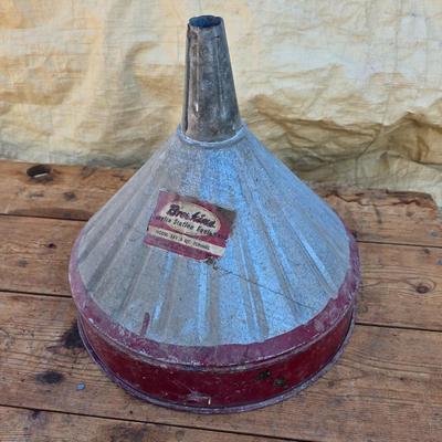 Vintage Brookins service station 8 Qt. metal funnel with metal oil can and a spout