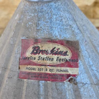Vintage Brookins service station 8 Qt. metal funnel with metal oil can and a spout