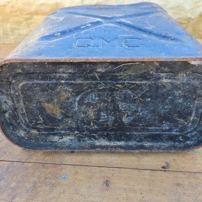 Vintage Jerry can - Well used with lots of character! Still in usable condition.