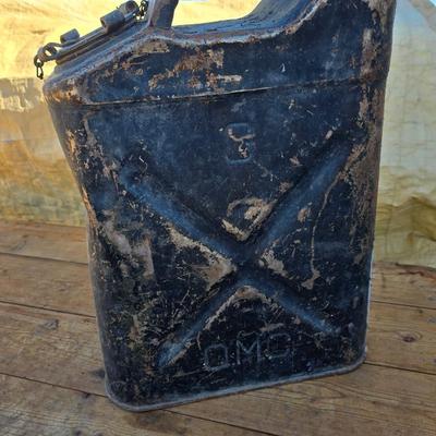 Vintage Jerry can - Well used with lots of character! Still in usable condition.