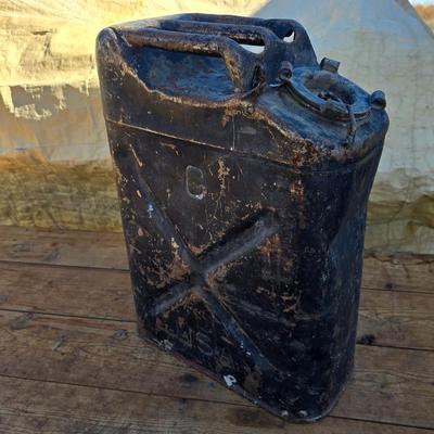 Vintage Jerry can - Well used with lots of character! Still in usable condition.