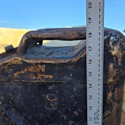 Vintage Jerry can - Well used with lots of character! Still in usable condition.