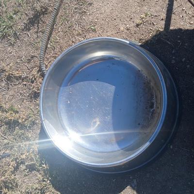 Warner livestock / poultry water heater with two heated water bowls