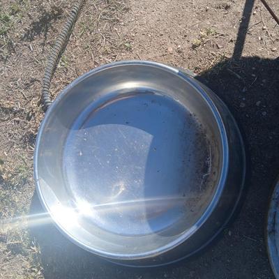 Warner livestock / poultry water heater with two heated water bowls