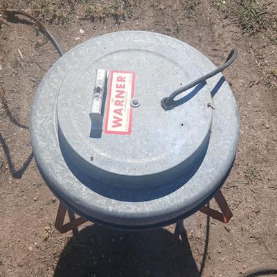 Warner livestock / poultry water heater with two heated water bowls