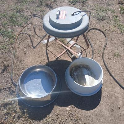 Warner livestock / poultry water heater with two heated water bowls