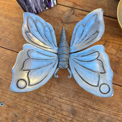 Patio decorations - Dragonflies - Butterfly - vases - Relax - and more