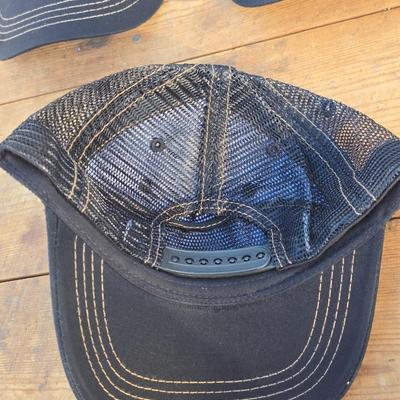 Three Von Dutch brand hats three Black with red stitching - Trucker caps