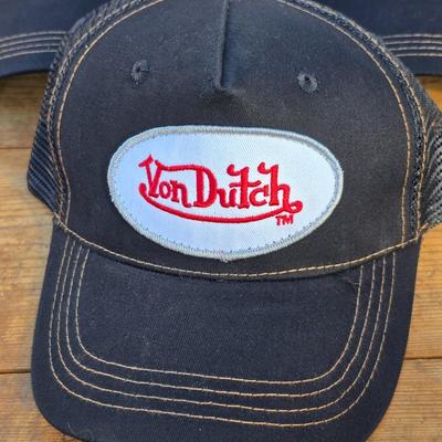 Three Von Dutch brand hats three Black with red stitching - Trucker caps
