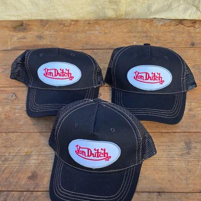 Three Von Dutch brand hats three Black with red stitching - Trucker caps