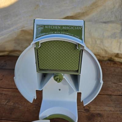 Vintage kitchen small appliances - Kitchen magic grinder - Rival shredder with extra blades- and a small blender