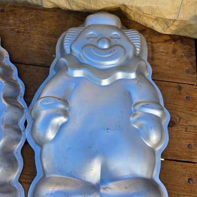 Cake mold pans - Dog -Dinosaur - Bear - Clown - and a heart